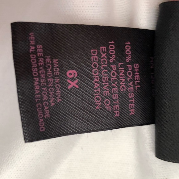 Very cute childrens vest in black and white leopard print. Size 6x. - Picture 4 of 4